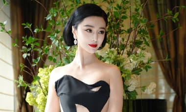 Phạm Băng Băng mặc 'đầm cánh bướm' trên thảm đỏ Tokyo